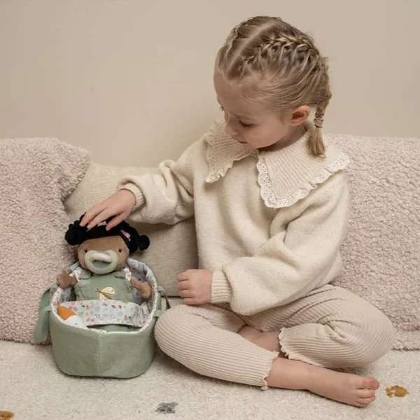 ⁦בובת תינוקת אייבי בעריסה Little Dutch⁩ – תמונה ⁦3⁩