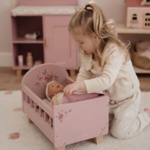 מיטת בובה פרחונית מעץ Little Dutch