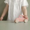 ⁦מכונית עץ ורודה Little Dutch⁩ – תמונה ⁦2⁩